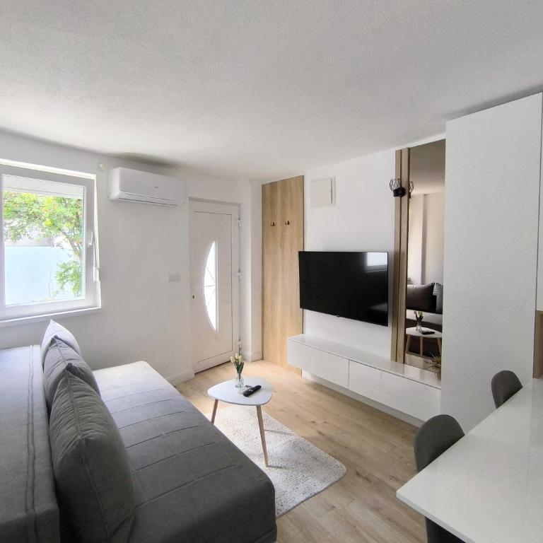 El Higo Apartments - Studio sa Terasom - 13