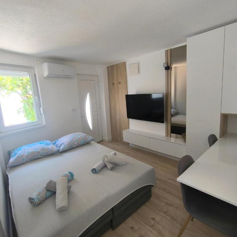 El Higo Apartments - Studio sa Terasom - 14