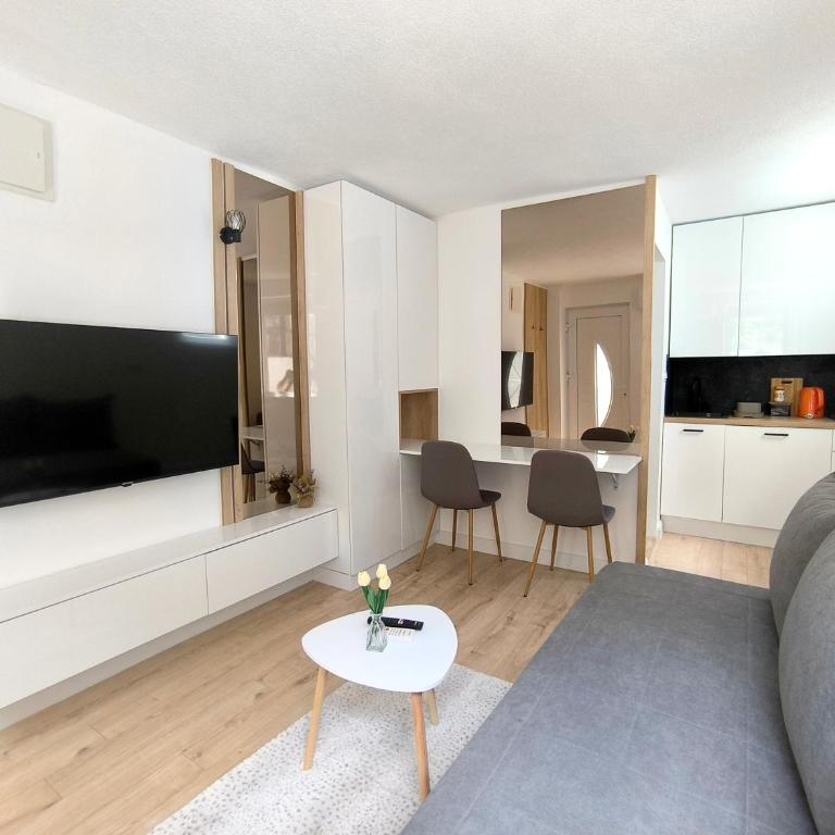 El Higo Apartments - Studio sa Terasom - 1