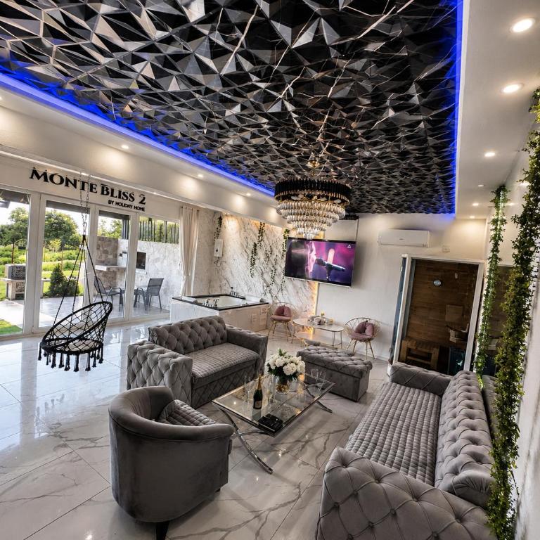 MonteBliss Private Pool & Spa Escape - Three-Bedroom Home - 36