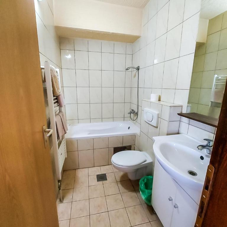 Hotel Rimski Most - Standardna Dvokrevetna Soba sa Bračnim Krevetom - 11