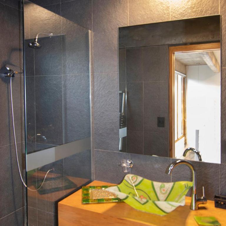 Kalasur Patagonia Apart Hotel - Apartamento Deluxe de 2 dormitorios con vistas al jardín - 15