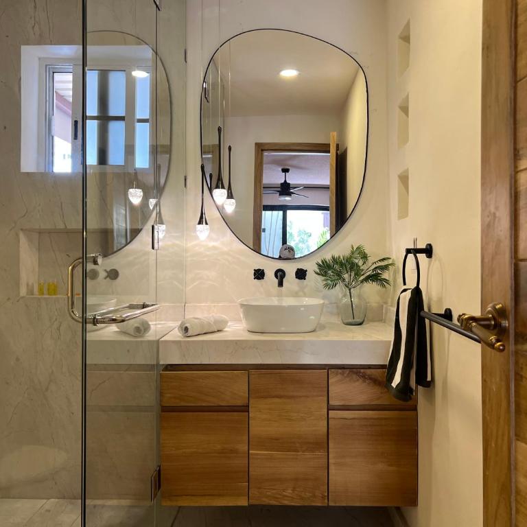 Boutique Private Villa in Hotel Zone - Pool & Outdoor Living - Villa - 5