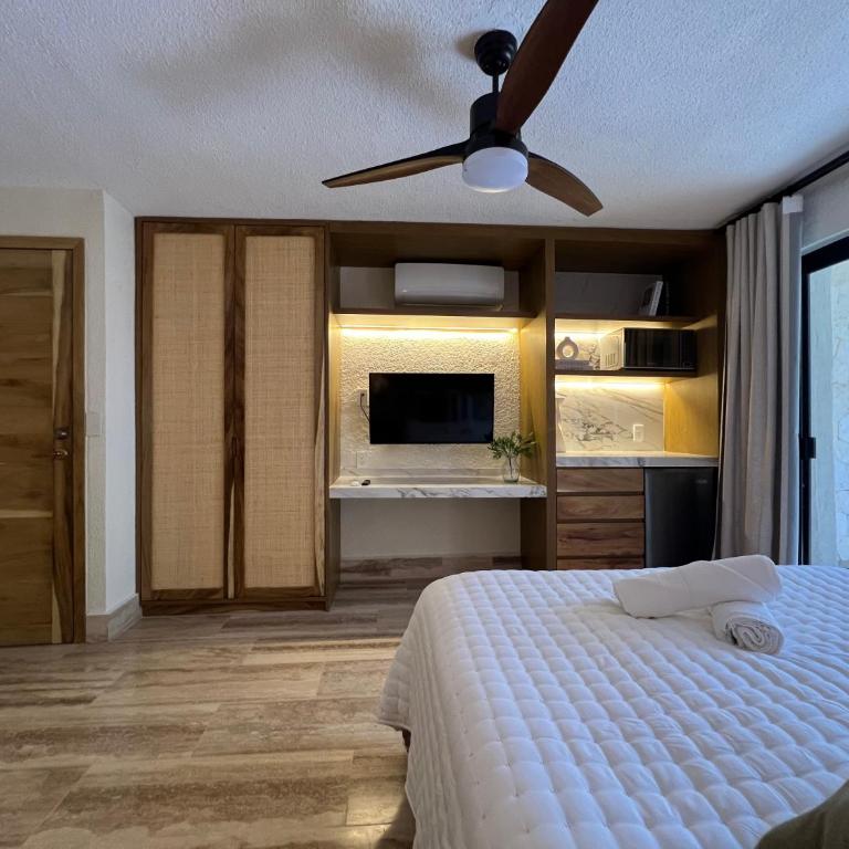 Boutique Private Villa in Hotel Zone - Pool & Outdoor Living - Villa - 11