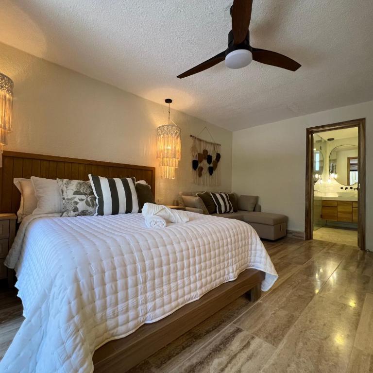 Boutique Private Villa in Hotel Zone - Pool & Outdoor Living - Villa - 12