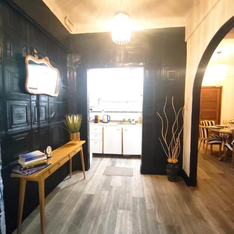 Peatonal y San Martín Galeria Historica Departamento - Three-Bedroom Apartment - 14