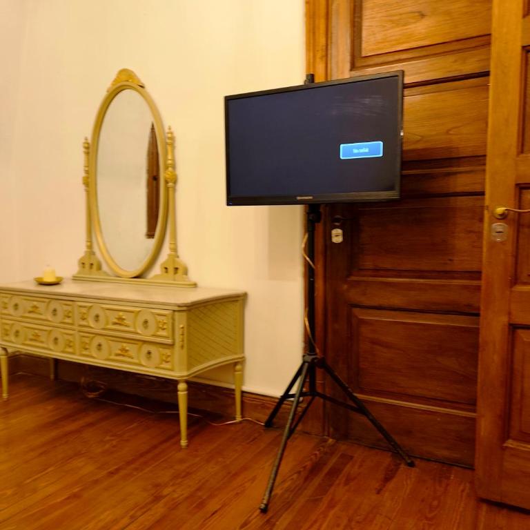 Peatonal y San Martín Galeria Historica Departamento - Three-Bedroom Apartment - 9