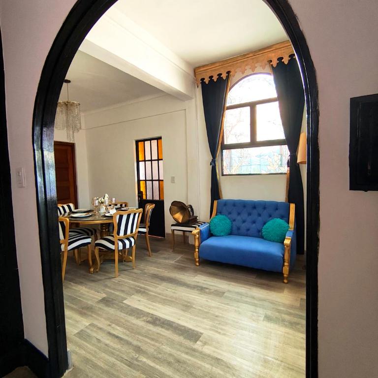Peatonal y San Martín Galeria Historica Departamento - Three-Bedroom Apartment - 5