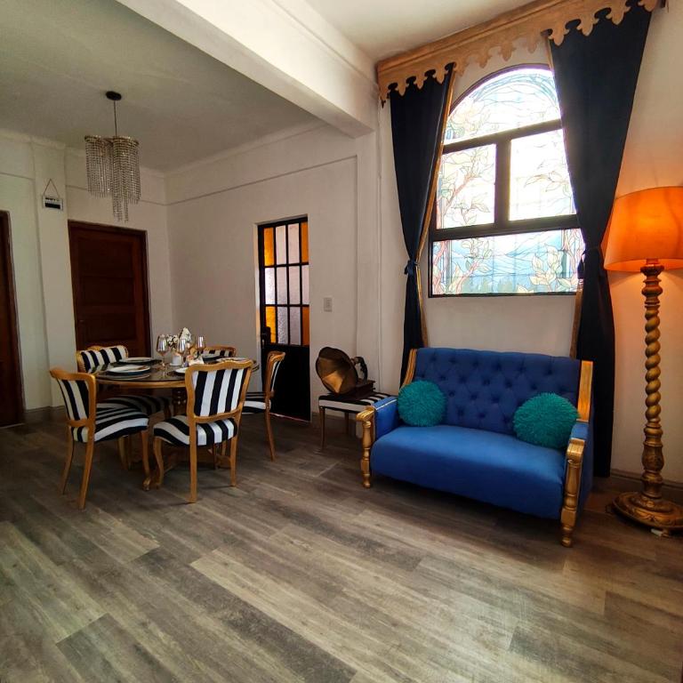 Peatonal y San Martín Galeria Historica Departamento - Three-Bedroom Apartment - 4