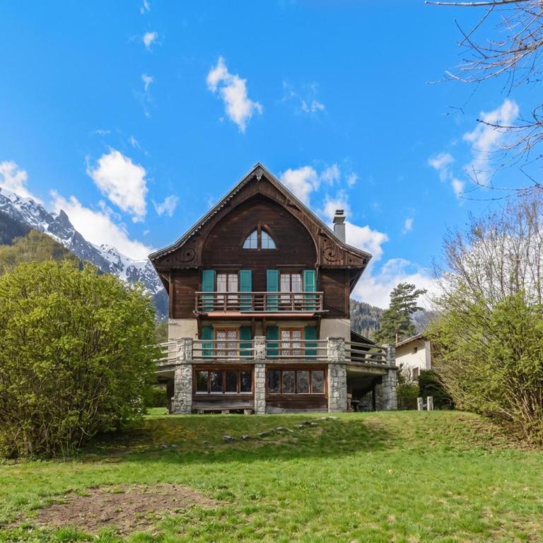 Grand Chalet des Moussoux 6BR: Terrace, Garden, Views, Sleeps 10 - Happy Rentals - Chalet - 2