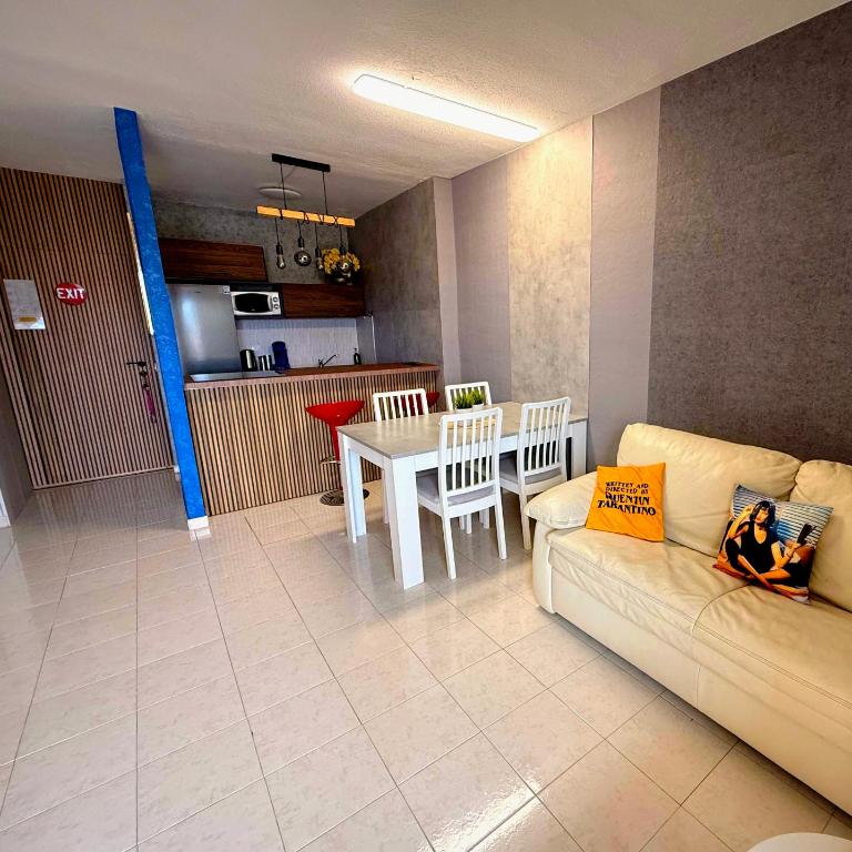 Skyline View Apartment - FREE PRIVATE Parking Including & Guest BONUS - Appartement 1 Chambre - 15