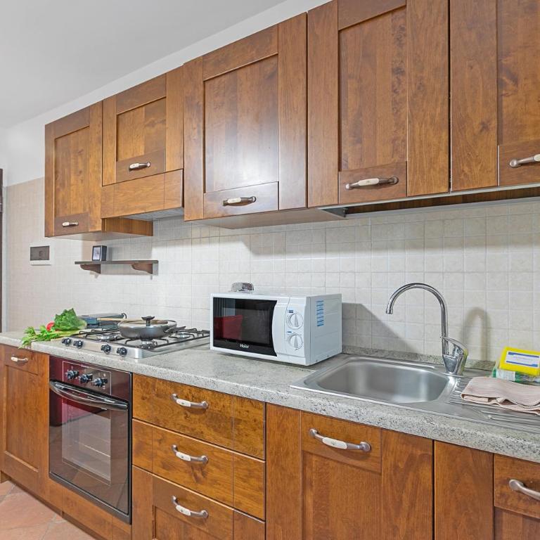 The Sunflower - Apt with Balcony and Private Parking - Happy Rentals - Appartamento con Balcone - 11
