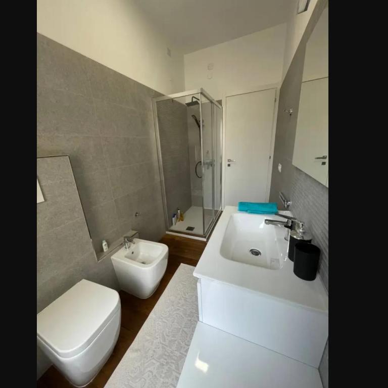 T-Rooms - Camera Matrimoniale/Doppia con Letti Singoli con Bagno in Comune - 13