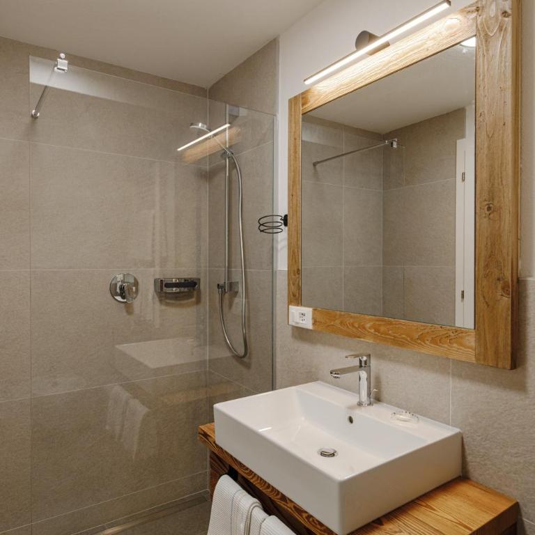 Appartamento Aurone - con Biosauna - Appartamento Deluxe con 2 Camere da Letto e Vista Giardino - 10