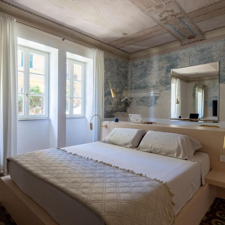 CernaiaBella Historic stairway Authentic charming apartment with Jacuzzi and aircon in historic building up to 4ppl Newly renovated - One-Bedroom Apartment - 4