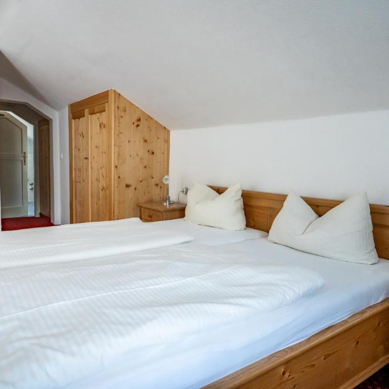 Gästehaus Alpenkranz - Familienzimmer mit Balkon - 9