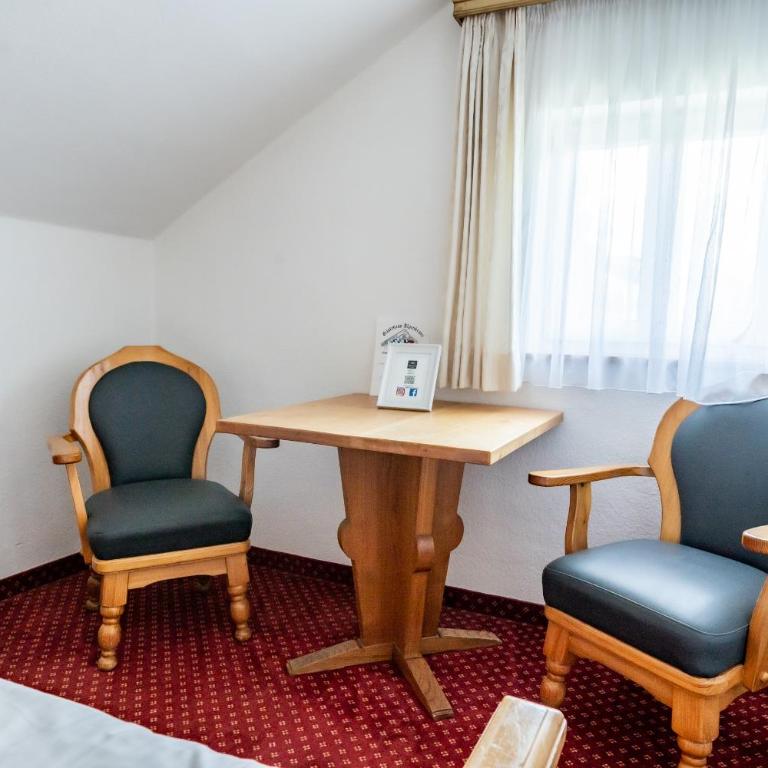 Gästehaus Alpenkranz - Familienzimmer mit Balkon - 10