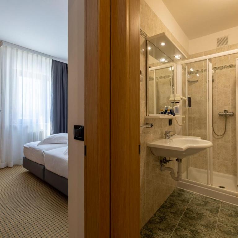 Royal Olympic Hotel - Camera Familiare Superior - 5