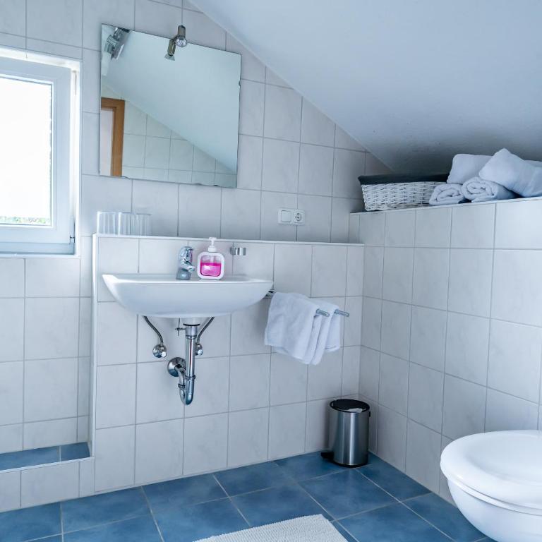 Gästehaus Alpenkranz - Familienzimmer mit Balkon - 4