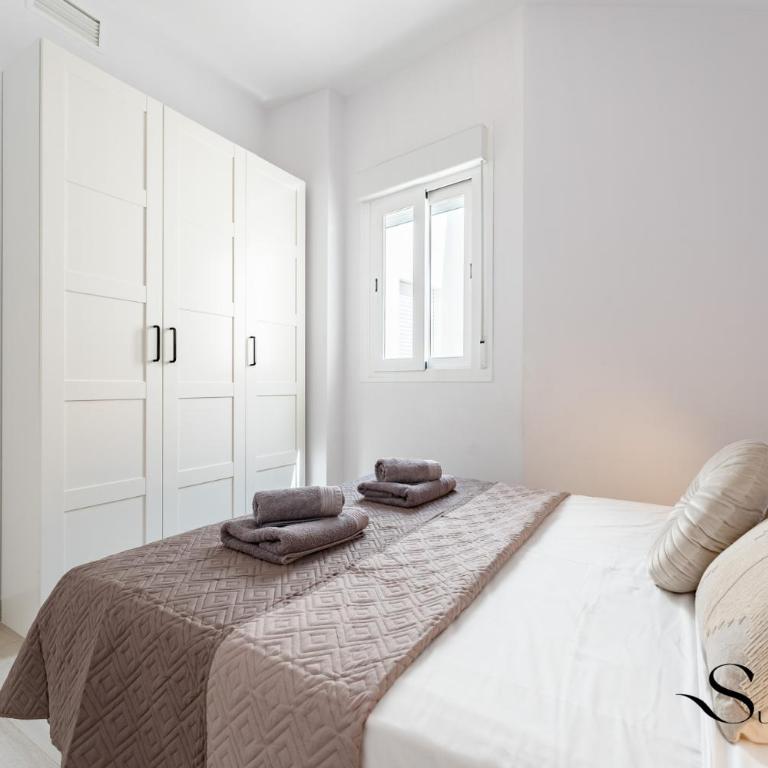 Fuengirola Escape - Beach & Restaurants - Two-Bedroom Apartment with Balcony - 24