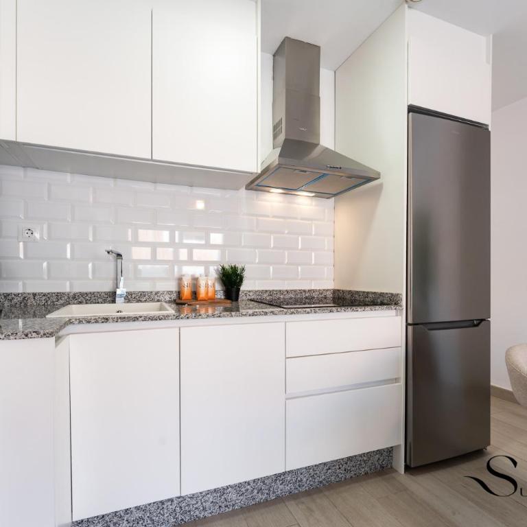 Fuengirola Escape - Beach & Restaurants - Two-Bedroom Apartment with Balcony - 22