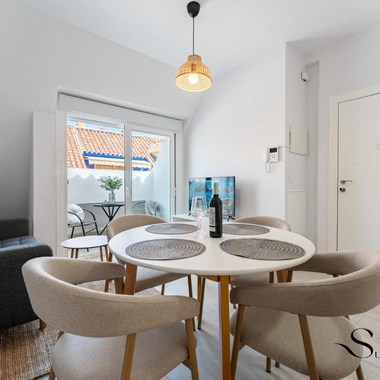 Fuengirola Escape - Beach & Restaurants - Two-Bedroom Apartment with Balcony - 7