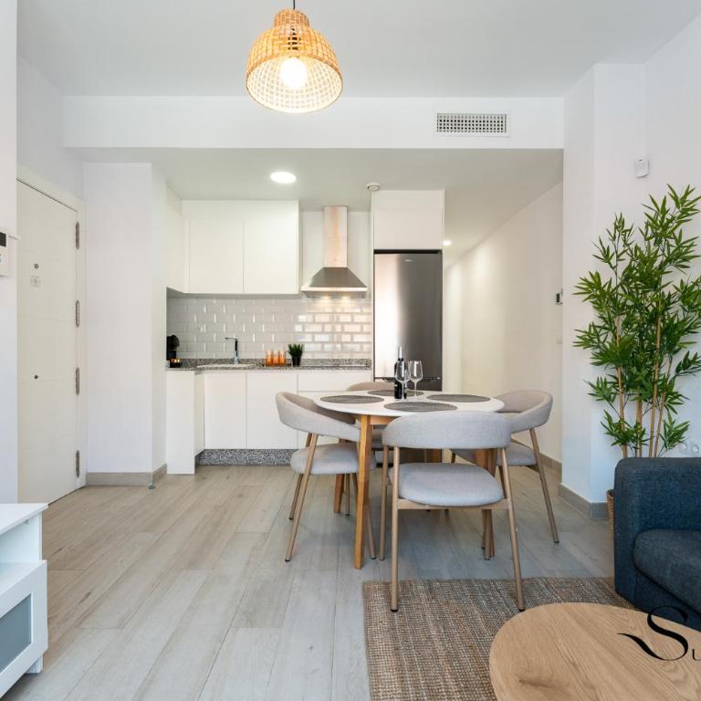 Fuengirola Escape - Beach & Restaurants - Two-Bedroom Apartment with Balcony - 3