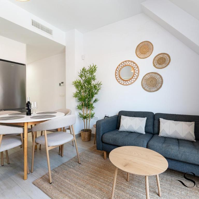 Fuengirola Escape - Beach & Restaurants - Two-Bedroom Apartment with Balcony - 5