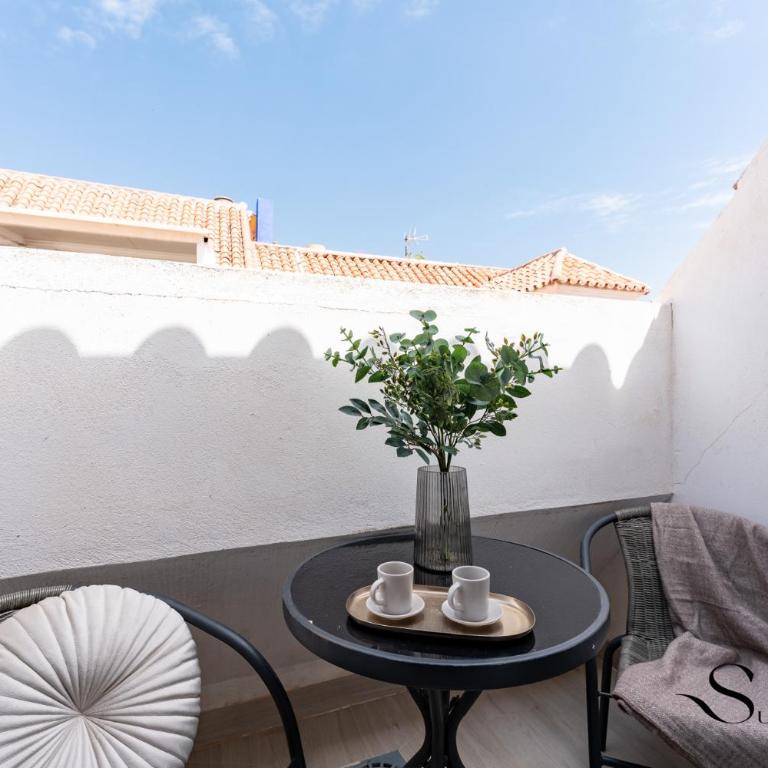 Fuengirola Escape - Beach & Restaurants - Two-Bedroom Apartment with Balcony - 8