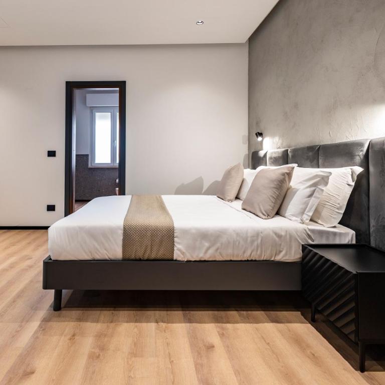 Corso 84 Luxury Suites - Deluxe Zimmer mit Kingsize-Bett - 7