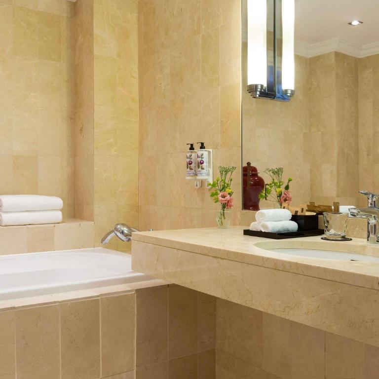 Le Royal Hotel Lyon - MGallery Collection - Chambre Double Supérieure - Côté Cour - 3
