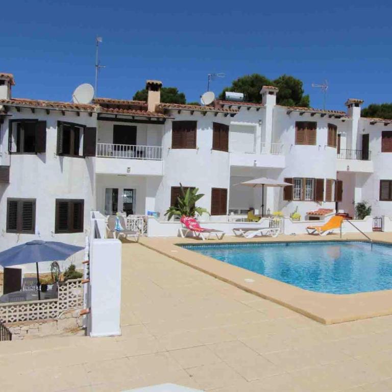 Acogedora casa en Moraira con piscina comunitaria, cerca de la playa, ideal para familias y amigos - HISP-216-222 - Casa - 1