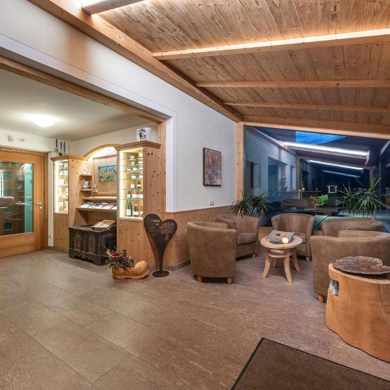Wasserfall Moarlhof Kastelruth - Deluxe-Apartment mit 2 Schlafzimmern und Gartenblick - 23