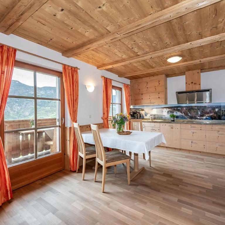 Wasserfall Moarlhof Kastelruth - Deluxe-Apartment mit 2 Schlafzimmern und Gartenblick - 4
