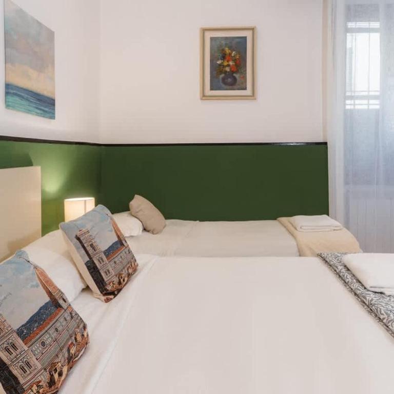 Ground-Floor Retreat Steps from SMN Station - Apartment - 4