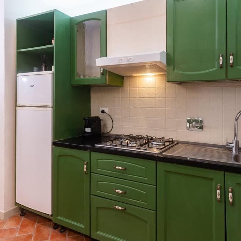 Ground-Floor Retreat Steps from SMN Station - Apartment - 8