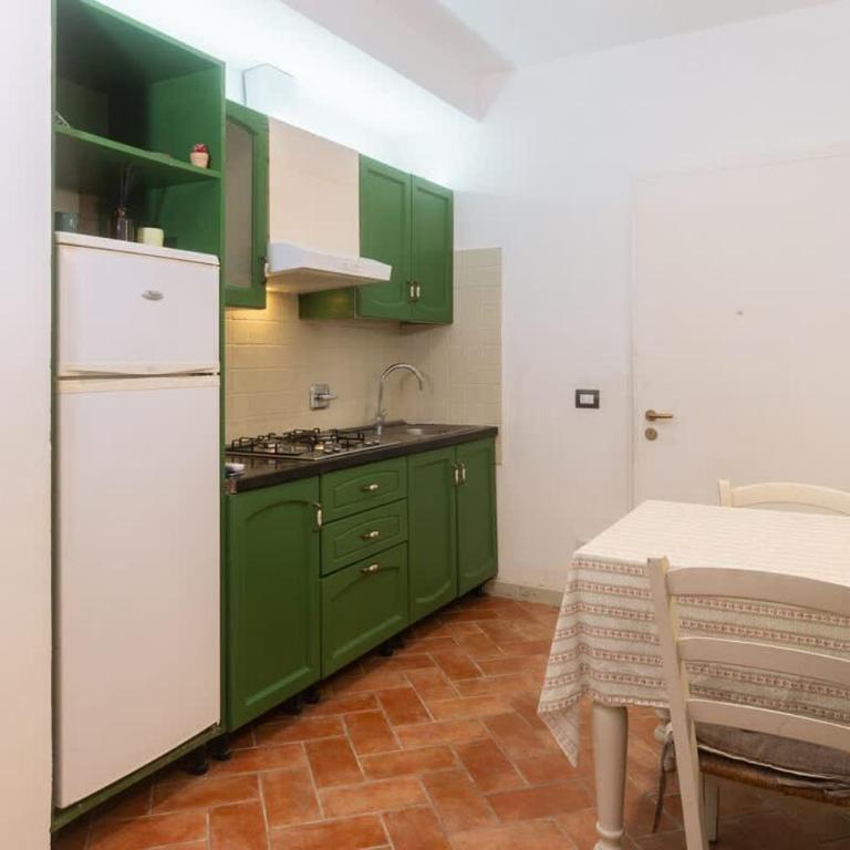 Ground-Floor Retreat Steps from SMN Station - Apartment - 9