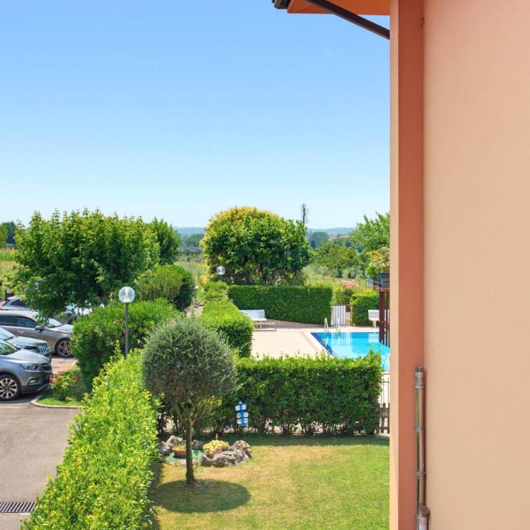 LISA MARIE - Regarda Travel - Two-Bedroom Apartment with Balcony - 30