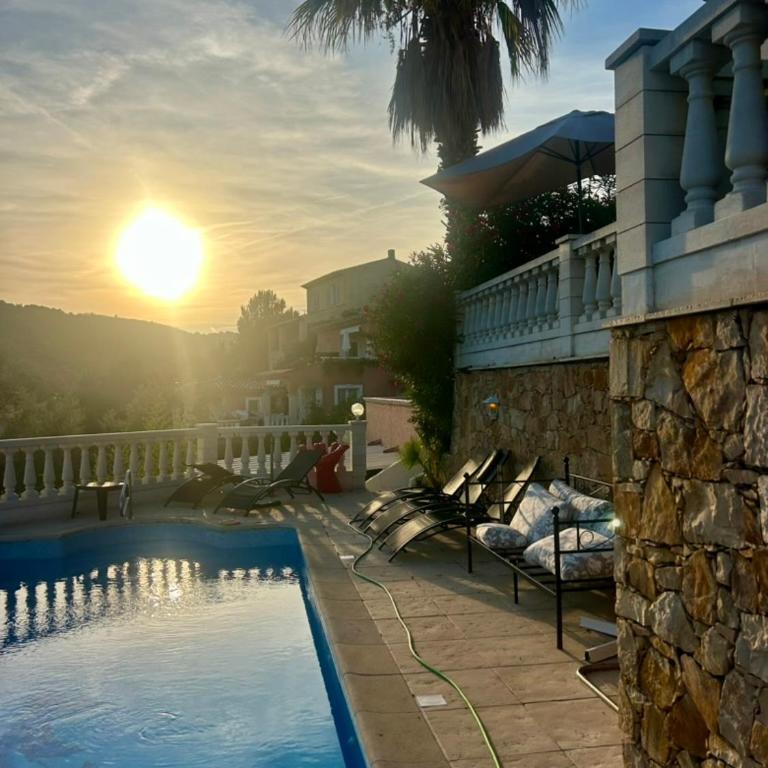 Villa soleil - Vue mer et montagne - Piscine privée, tennis, accès plage à pied - Villa - 75