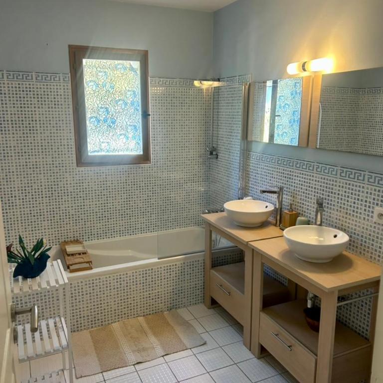 Villa soleil - Vue mer et montagne - Piscine privée, tennis, accès plage à pied - Villa - 81