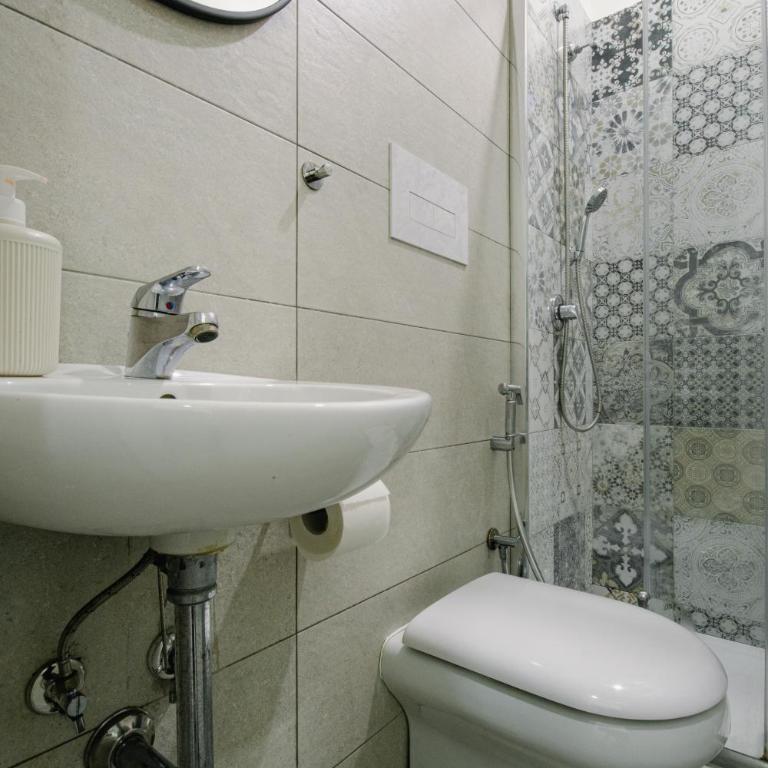 Santa House - Camera Matrimoniale con Bagno Privato - 10