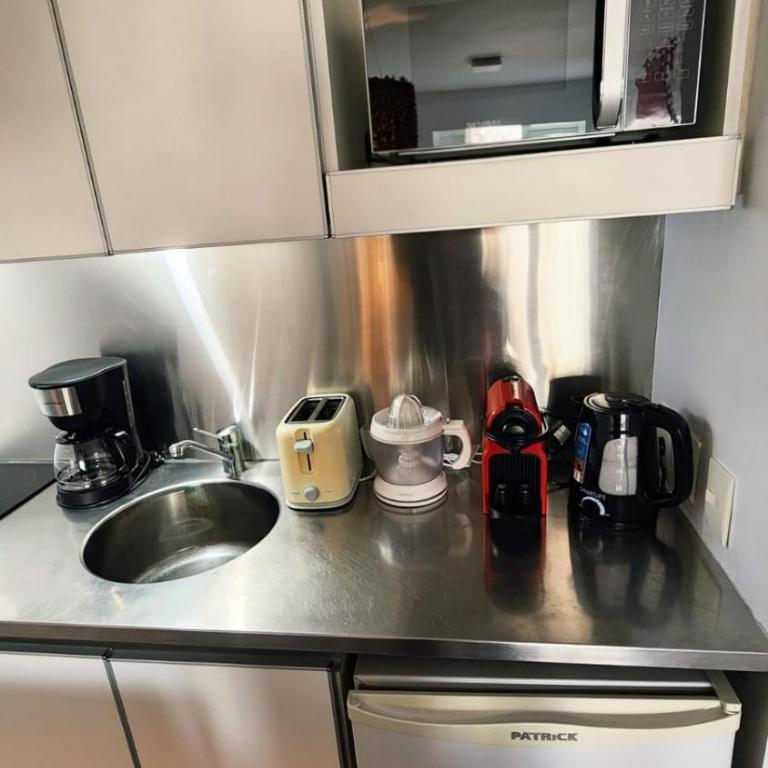 Pressed linens Open 24 Free Wi Fi Skyline Studio - One-Bedroom Apartment - 6