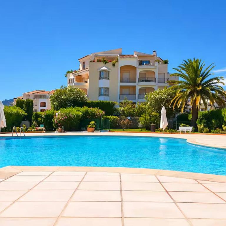 Sleeps 4 - Garage - Swimming Pool - AC - Garden - Studio - 2