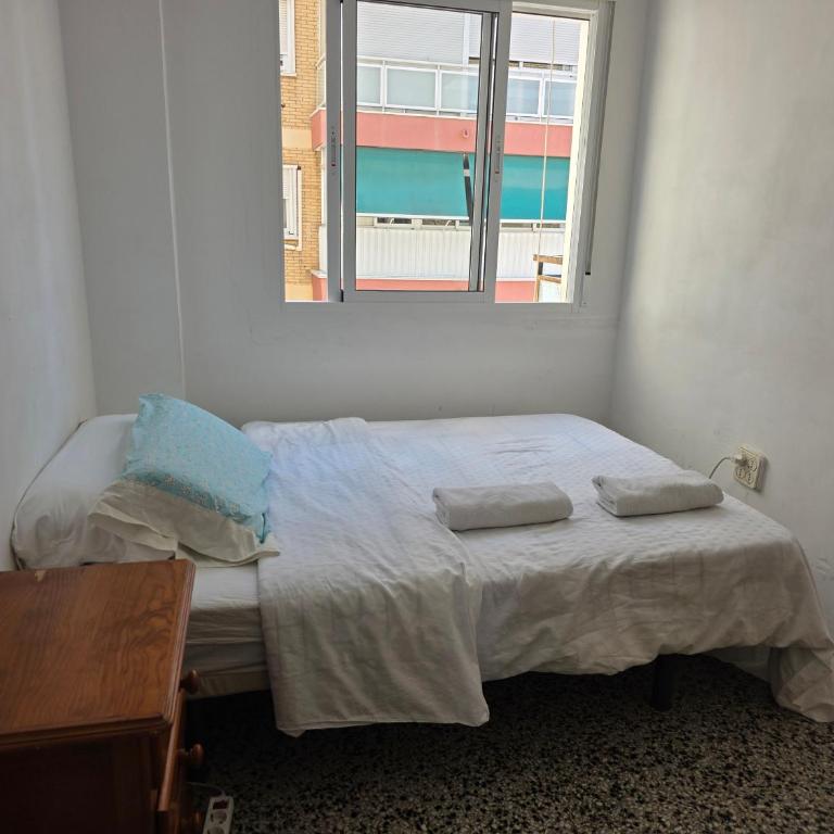 habitación privada preciosa centro malaga enfrente de la estación de tren María zambrano y dos centros comerciales y también cerca a la playa Wi-Fi la mejor zona de Málaga - Habitación Doble - 38
