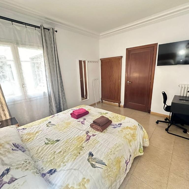 Rooms Nuevo Balmes - Habitación Triple Económica con baño compartido - 1
