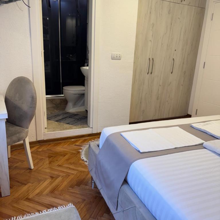 Guest House Alea - Dvokrevetna Soba sa Bračnim Krevetom sa Balkonom i Pogledom na More - 8