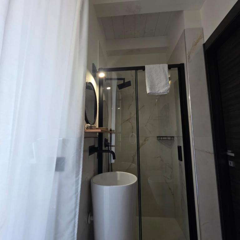 AL 54 Accommodation - Premium - Camera Matrimoniale Deluxe con Balcone - 4