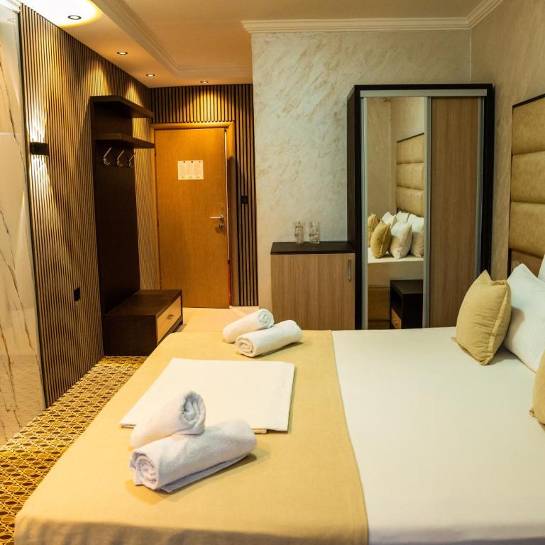 Hotel Lion - Dvokrevetna Soba sa Bračnim Krevetom - 5