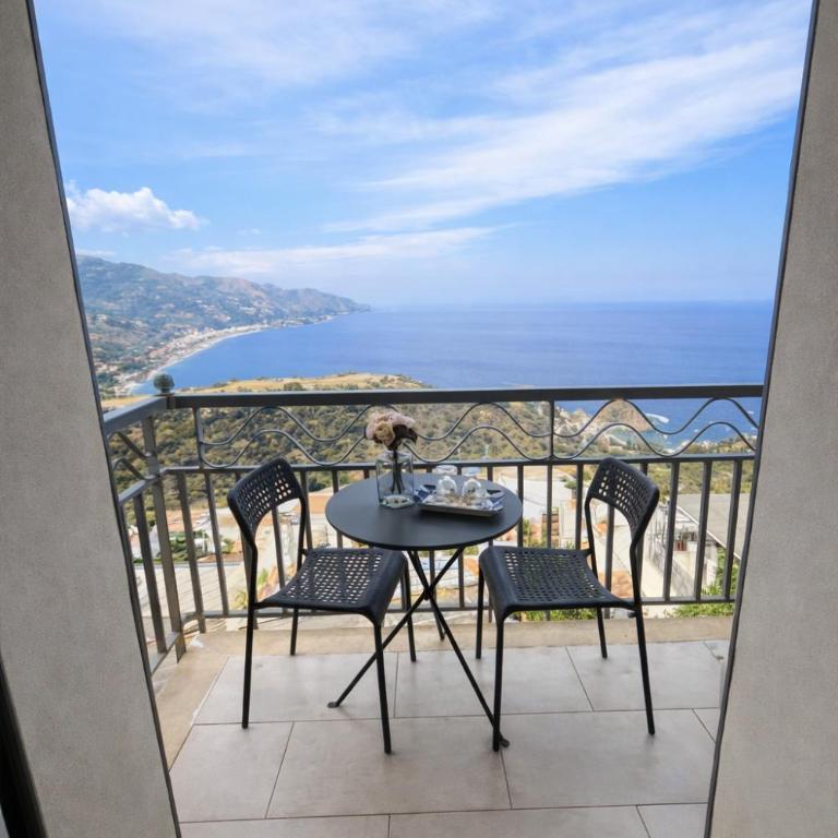 Blue Sky House - Camera Matrimoniale con Balcone e Vista Mare - 12