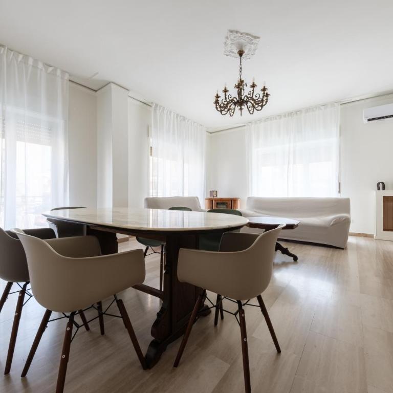 Casa Vacanze Piazza Europa - Appartamento Premium con 3 Camere da Letto e Balcone - 25